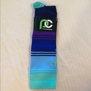 Pro Compression blue stripe marathon socks